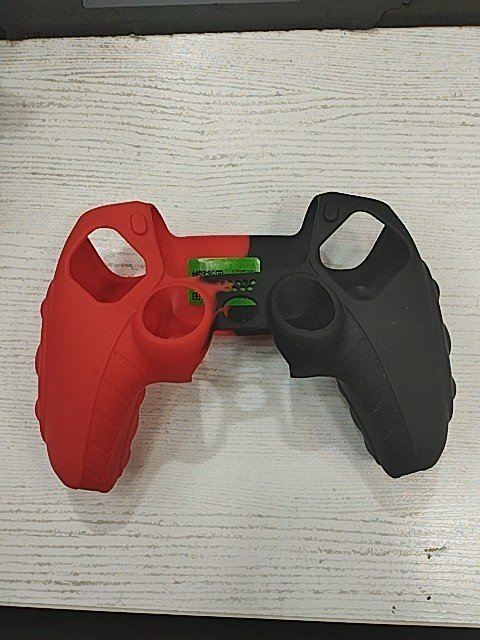 کاور دسته PS4  دو رنگ قرمز مشکی